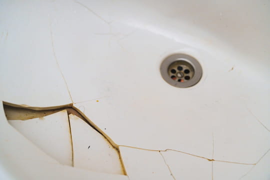 Selon la justice, le locataire qui d&eacute;grade un logement n'a rien &agrave; payer si son propri&eacute;taire n&eacute;glige cette formalit&eacute;