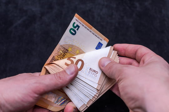 Les dons manuels &agrave; la famille&nbsp;vont &ecirc;tre plus contr&ocirc;l&eacute;s, voici la nouvelle formalit&eacute; obligatoire impos&eacute;e par d&eacute;cret