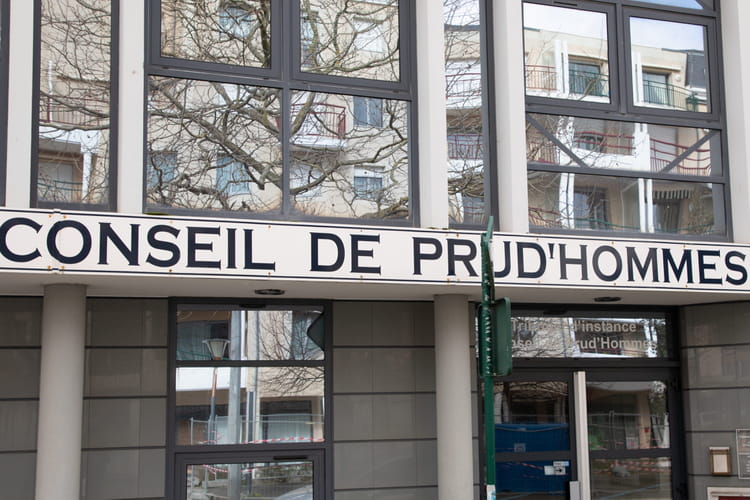 La justice requalifie son CDD en CDI�: elle refuse et se pourvoit en cassation