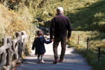 "Je refuse que mes parents voient mes enfants" : que dit la loi sur le droit de visite des grands-parents ?