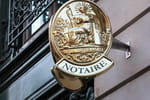 Donations : voici le montant qu'il sera désormais possible de donner à un enfant sans impôt ni frais de notaire